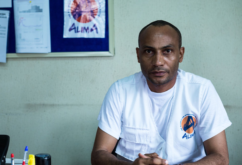  Portrait du Dr. Jean-Paul Mushenvula, responsable des programmes de bureau, Abuja